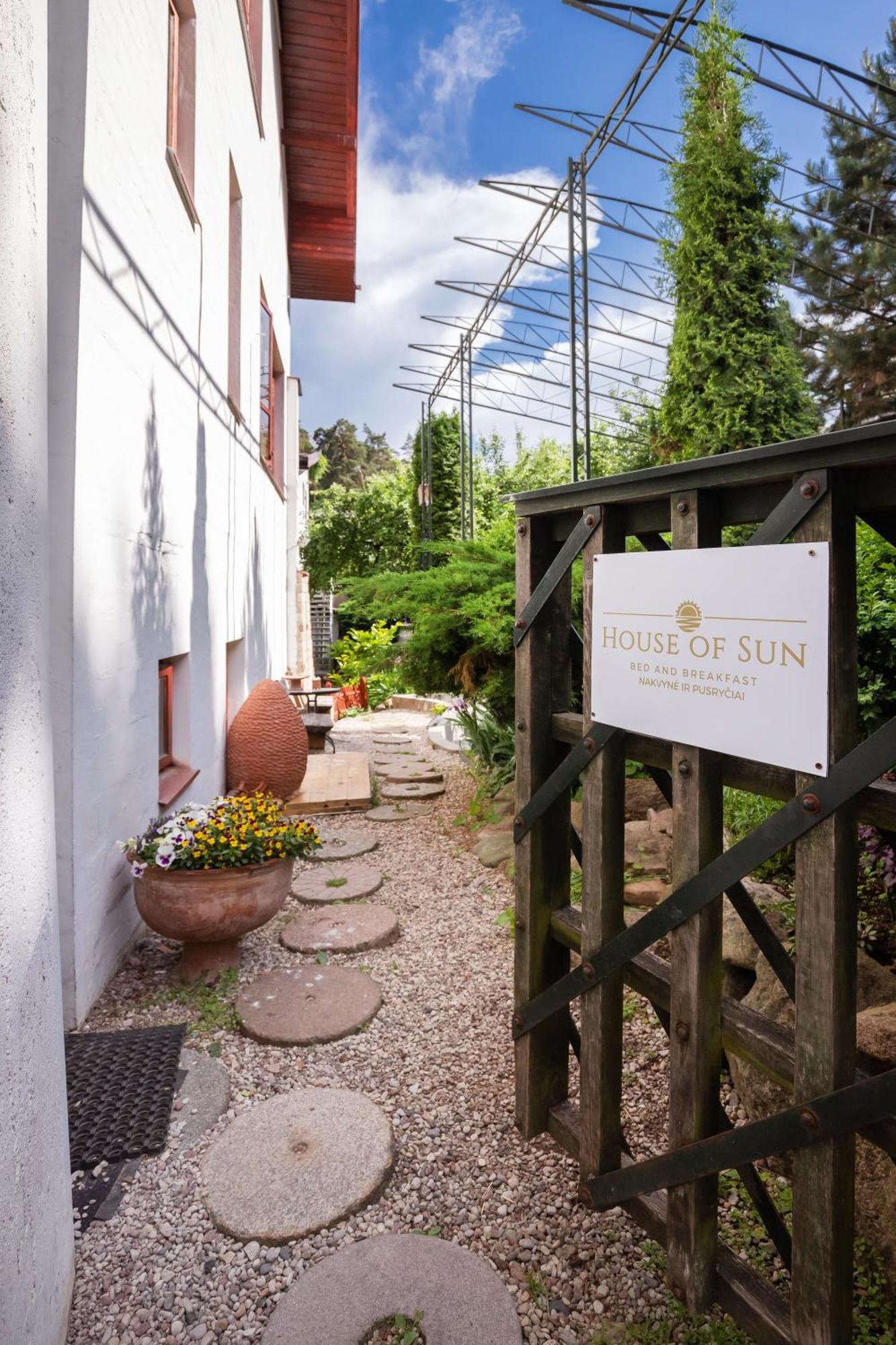 House Of Sun Bed & Breakfast Vilnius Ngoại thất bức ảnh
