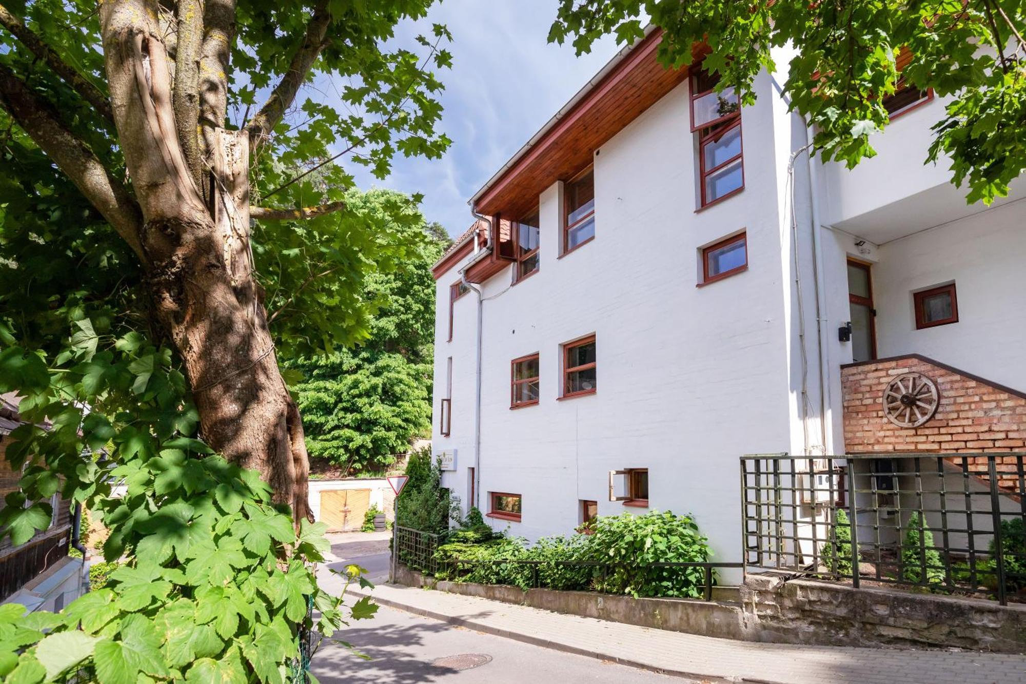 House Of Sun Bed & Breakfast Vilnius Ngoại thất bức ảnh